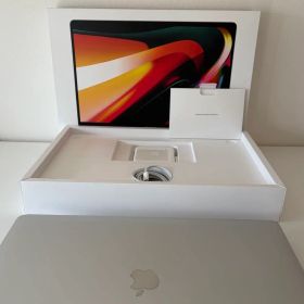 【美品】シルバー MacBook Pro 16インチ i7/32gb/500gb