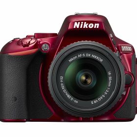 【中古】【非常に良い】Nikon デジタル一眼レフカメラ D5500 18-55 VRII レンズキット レッド 2416万画素 3.2型液晶 タッチパネル D5500LK18-55RD