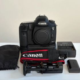 Canon EOS 5D Mark III 本体と付属品