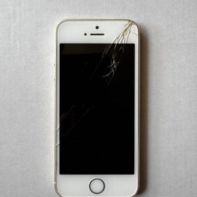 iPhone 5s 64GB ゴールド 本体＋箱あり 画面割れ 初期化済