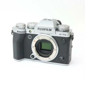【中古】 《新同品》 FUJIFILM X-T5 ボディ シルバー [ デジタルカメラ ]