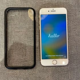 iPhone 8 ゴールド 64G 超美品 サービスケース付 SIMフリー