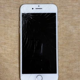 iPhone7＊ジャンク(画面割れあり）