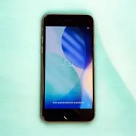 Apple iPhone SE 第3世代 128GB スターライト