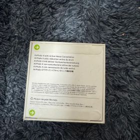 新品未開封 AirPods 4 アクティブノイズキャンセリング搭載