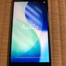 iPhone SE (第3世代)本体 64GB