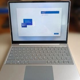 美品Microsoft Surface Laptop Go2