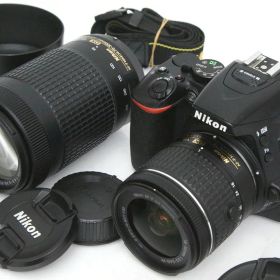【中古】【お買い得品】ニコン D5600 ダブルズームキット CA01-R4307-3Y2A Nikon Fマウント APS-C 標準ズーム 望遠ズーム 手ブレ補正 レンズ付き セット 中古