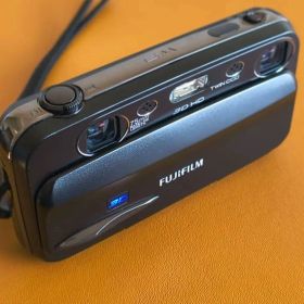 【極美品】FUJIFILM FINEPIX REAL 3D W3+おまけ付