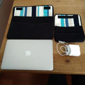（極美品）MacBook Air 充電器・ケース付き