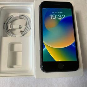 中古美品 国内版 SIMフリー iPhoneSE 第３世代 64GB ブラック色