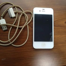 Apple iPhone 4 sホワイト 充電ケーブル付き