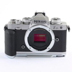 【中古】 (ニコン) Nikon Z FC ボデイ シルバー【中古カメラ デジタル一眼】 ランク：AB