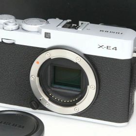 【中古】【極美品】富士フイルム FUJIFILM X-E4 ボディ [シルバー]（センサー清掃済） CA01-R4468-2Q3 Xマウント APS-C EVF 中古