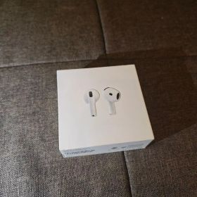 未使用 AirPods 4 ホワイト 本体