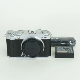 [美品 | シャッター数5,790回] FUJIFILM X-M5 [ボディ シルバー] | FUJIFILM Xマウント