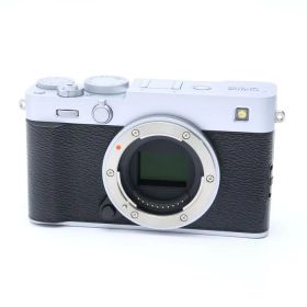 【中古】 《新同品》 FUJIFILM X-E5 ボディ シルバー 【ストラップ取付部部品交換/各部点検済】 [ デジタルカメラ ]