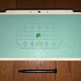 中古、結構綺麗！レア！！限定版！！newニンテンドー2DS LL本体。とびだせどうぶつの森、amiibo +パック。