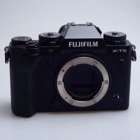 【中古】 (フジフイルム) FUJIFILM X-T5 ブラック（多言語モデル）【中古カメラ デジタル一眼】 ランク：B
