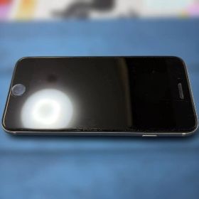 Apple iPhone SE 第三世代 本体 箱・メタモンケース付き