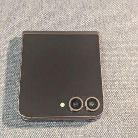 Galaxy Z Flip6 256g simフリー本体 カバー付き