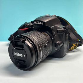 Nikon D5600 デジタル一眼レフカメラ レンズ付き