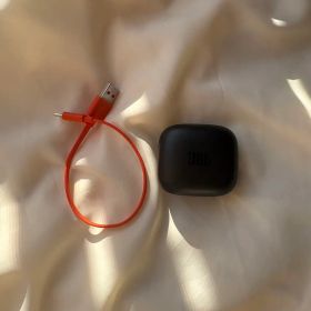 JBL LIVE FREE 2 ※ケーブル付属