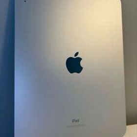 【美品】iPad（第10世代）10.9型 Wi-Fi 64GB ※フィルム付き