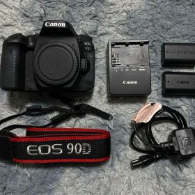 美品 キャノン デジタル一眼レフカメラ Canon EOS 90D