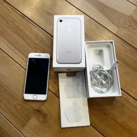 Apple iPhone 7 シルバー 本体