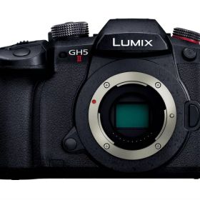 【ポイント10倍】 パナソニック デジタル一眼カメラ LUMIX DC-GH5M2 ボディ 【P10倍】