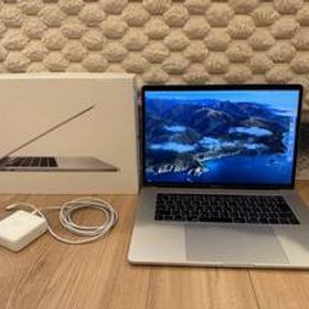 Apple MacBook Pro 2017（15インチ, 2.8 GHz Intel Core i7, 16GB RAM, 250GB SSD）