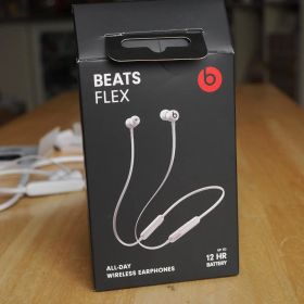 Beats Flex ワイヤレスイヤホン – Apple W1ヘッドフォンチップ