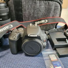 Canon EOS Kiss X9 デジタル一眼レフ ダブルレンズセット