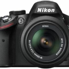 【中古】 Nikon D3200 24.2 MP CMOS デジタル一眼レフ 18-55mm f/3.5-5.6 オートフォーカス-S DX VR NIKKOR ズームレンズ (ブラック) (旧モデル) 当店保証30日間 人気 ミラーレス 一眼レフ 交