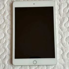 Apple iPad mini 4 シルバー カバー付き