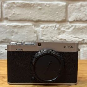 FUJIFILM X-E4 ミラーレスカメラ