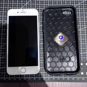 Apple iPhone 8 ホワイト 本体 + ケース SIMロックあり