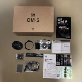 OM SYSTEM OM-5 ミラーレス一眼 レンズキット シルバー