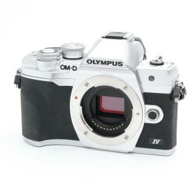 【中古】 《美品》 OLYMPUS OM-D E-M10 Mark IV ボディ シルバー 【ファインダー内清掃/各部点検済】 [ デジタルカメラ ]