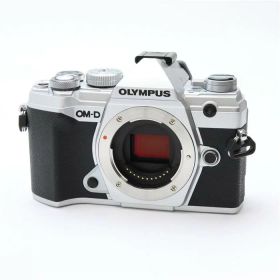【中古】 《良品》 OLYMPUS OM-D E-M5 Mark III ボディ シルバー [ デジタルカメラ ]