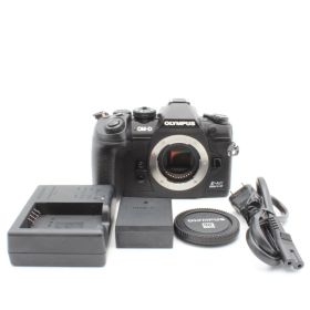 シャッター枚数22,262枚■OLYMPUS ミラーレス一眼カメラ OM-D E-M1 MarkIII ボディー ブラック No.C01806