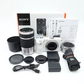 ショット数3985回！箱、フード付き！画面にスレ傷がありますが■美品■ SONY α6000 ダブルズームレンズキット