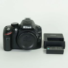 [美品 | シャッター数3,710回] Nikon D3200ボディ ブラック | ニコンFマウント