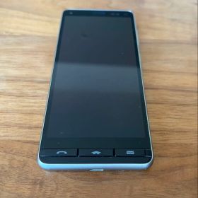 京セラ BASIO KYV47 シャンパンゴールドスマートフォン 本体