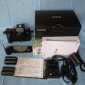 【極美品】 FUJIFILM ミラーレス一眼カメラ『 X-T4 Black 』メーカーメンテナンス点検及びオマケ多数あり