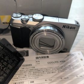 Nikon COOLPIX A900 本体と付属品