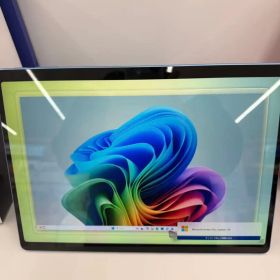 Surface Pro 第11世代 13インチ ZHY-00040 展示美品