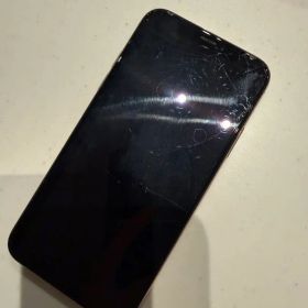 Apple iPhone XS 本体 画面にひびあり