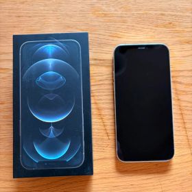 ジャンク iPhone 12pro シルバー256GB 背面割れ